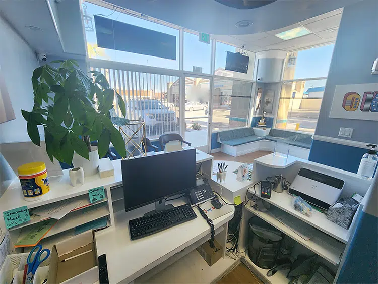 front-desk-2-3.jpg