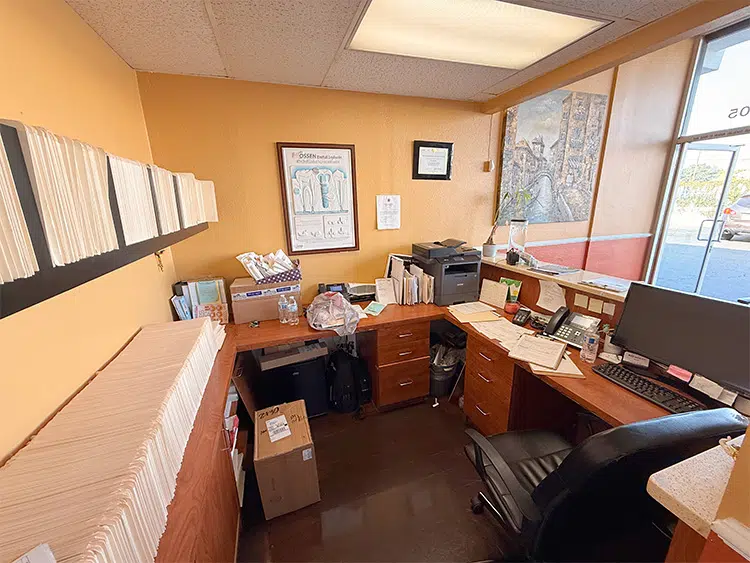 front-desk-2-5.jpg