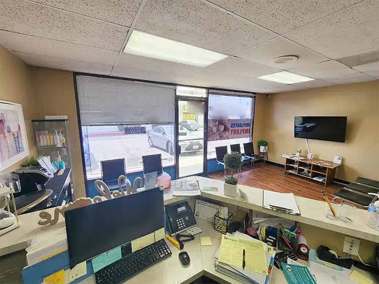front-desk-4-2.jpg