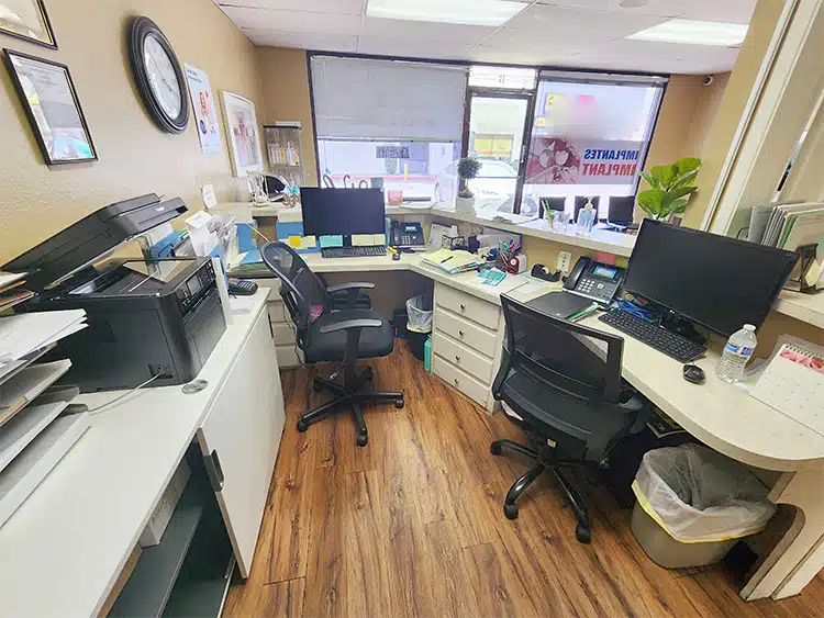 front-desk-5-1.jpg