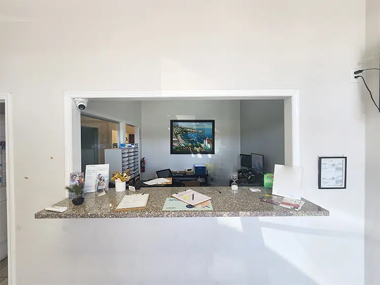front-desk-5.jpg