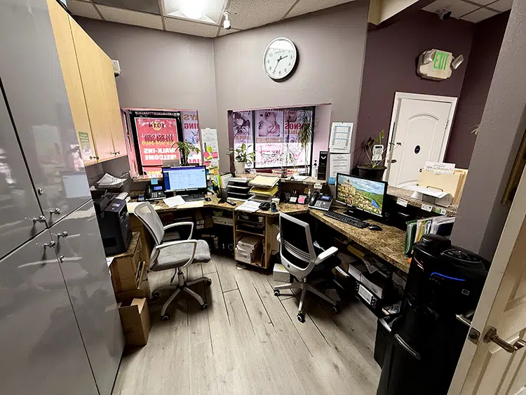 front-working-area-1.jpg
